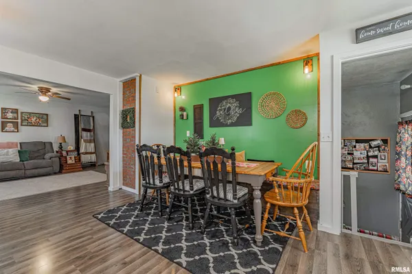 $130,000 | 115 Cobleigh Street, Emden, IL 62635