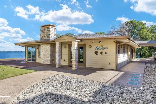 $440,000 | 452 Water's Edge Drive, Unit 822, Hickory Creek, TX 75065