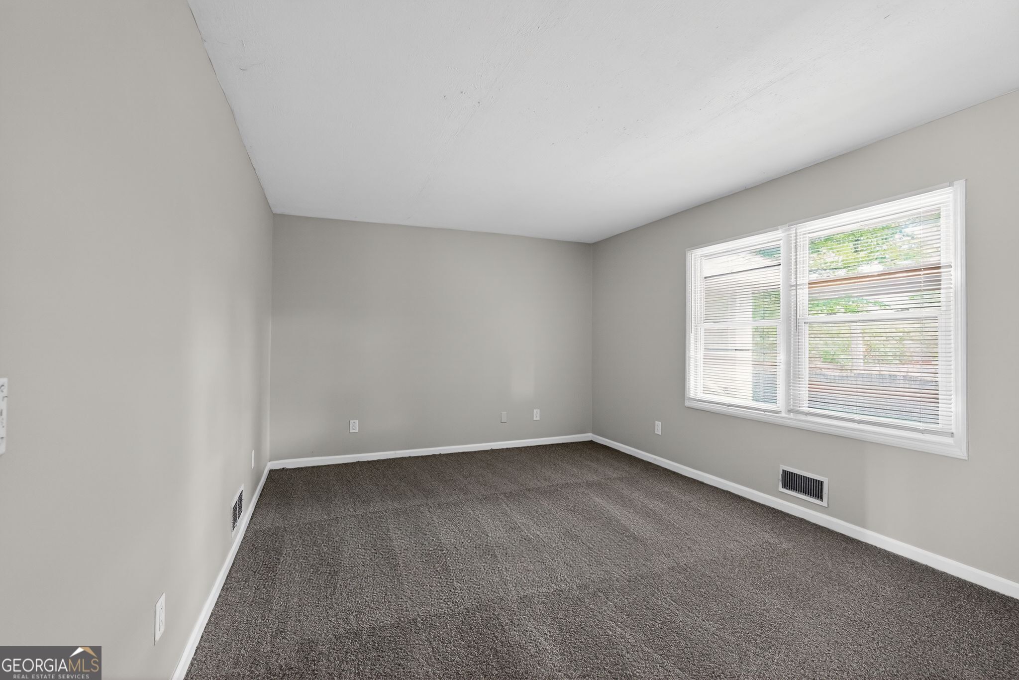 3285 Old Salem Road Southeast Conyers, GA 30013 - Photo 9 of 33 an empty room with a window
