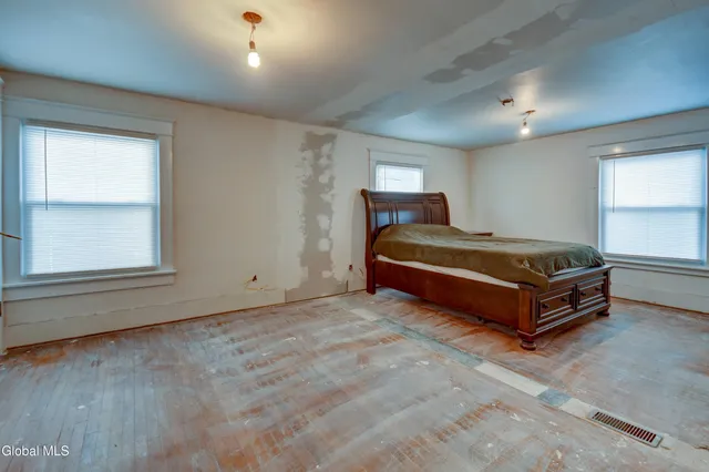 $149,900 | 108 East Montgomery Street, Johnstown, NY 12095