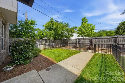 $535,000 | 1221 Queen Lyon Court, Charlotte, NC 28205
