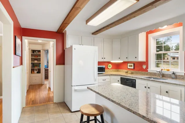 $640,000 | 85 Post Road, North Hampton, NH 03862