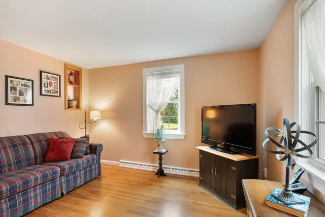 $640,000 | 85 Post Road, North Hampton, NH 03862