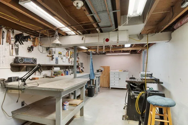 $640,000 | 85 Post Road, North Hampton, NH 03862