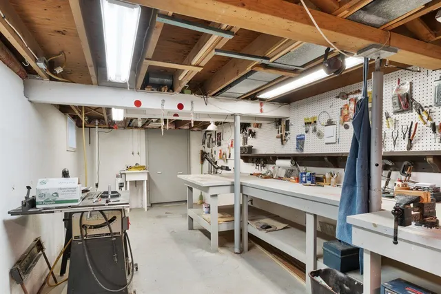 $640,000 | 85 Post Road, North Hampton, NH 03862