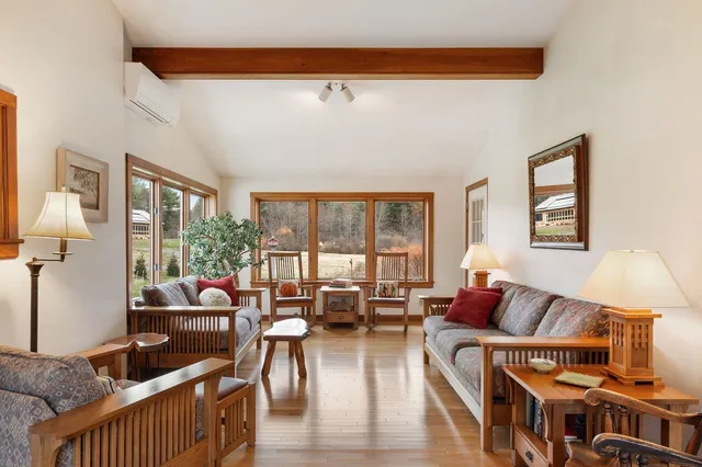 $640,000 | 85 Post Road, North Hampton, NH 03862