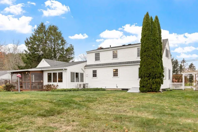 $640,000 | 85 Post Road, North Hampton, NH 03862