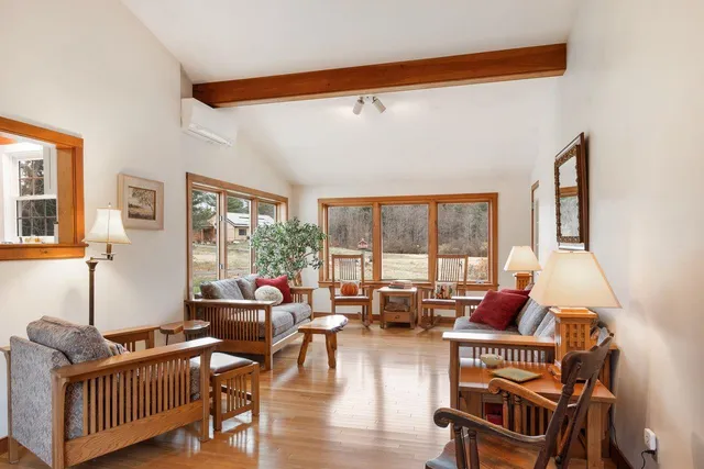 $640,000 | 85 Post Road, North Hampton, NH 03862