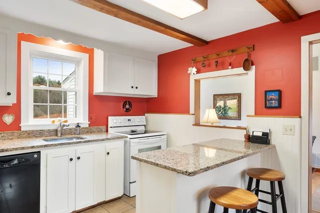 $640,000 | 85 Post Road, North Hampton, NH 03862