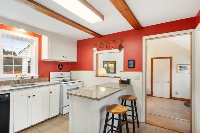 $640,000 | 85 Post Road, North Hampton, NH 03862