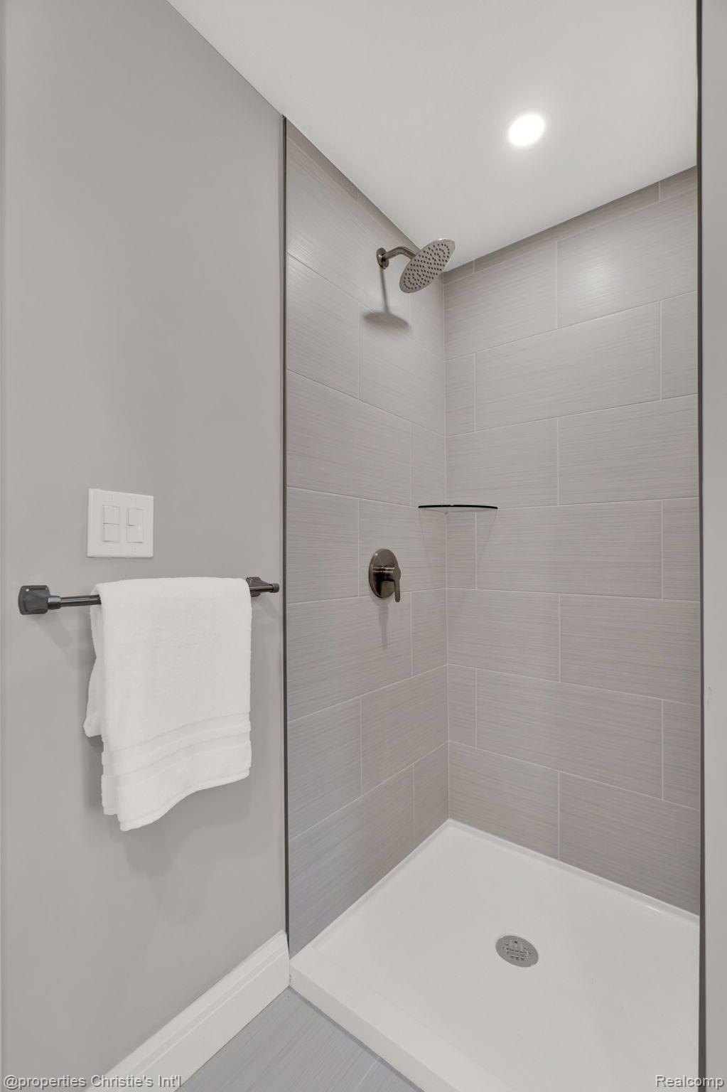 23251 Beech Road Southfield, MI 48033 - Photo 13 of 42 Gallery Image 13