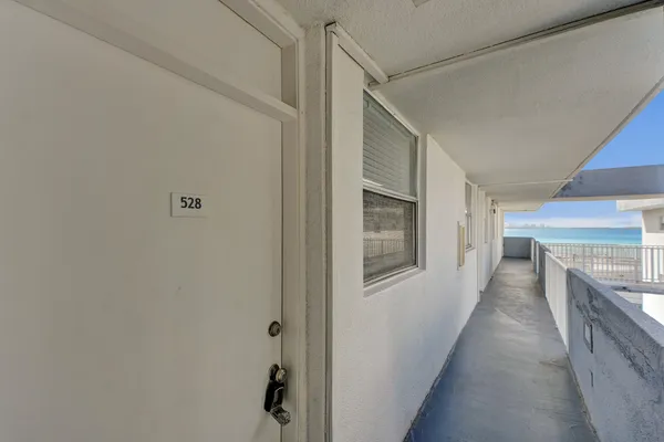 $2,475 | 1801 South Treasure Drive, Unit 528, North Bay Village, FL 33141