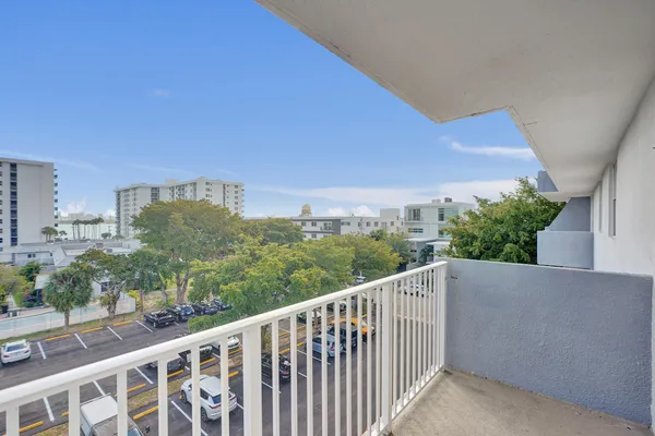 $2,475 | 1801 South Treasure Drive, Unit 528, North Bay Village, FL 33141