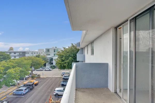 $2,475 | 1801 South Treasure Drive, Unit 528, North Bay Village, FL 33141