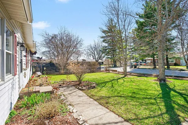 $195,000 | 306 West Hillside Drive, Syracuse, IN 46567