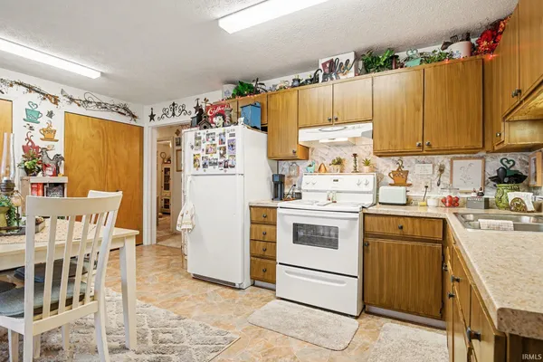 $195,000 | 306 West Hillside Drive, Syracuse, IN 46567