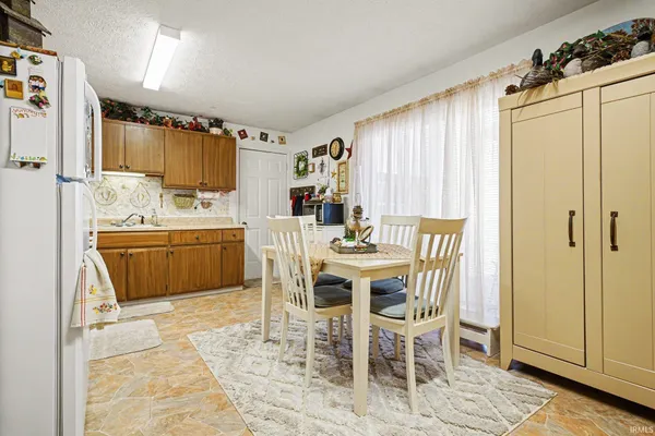 $195,000 | 306 West Hillside Drive, Syracuse, IN 46567