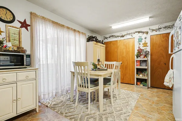 $195,000 | 306 West Hillside Drive, Syracuse, IN 46567