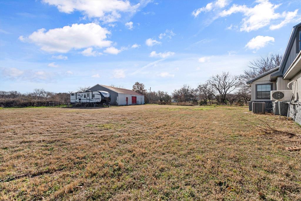 443 County Road 3799 Springtown, TX 76082 - Photo 27 of 33 View of green lawn