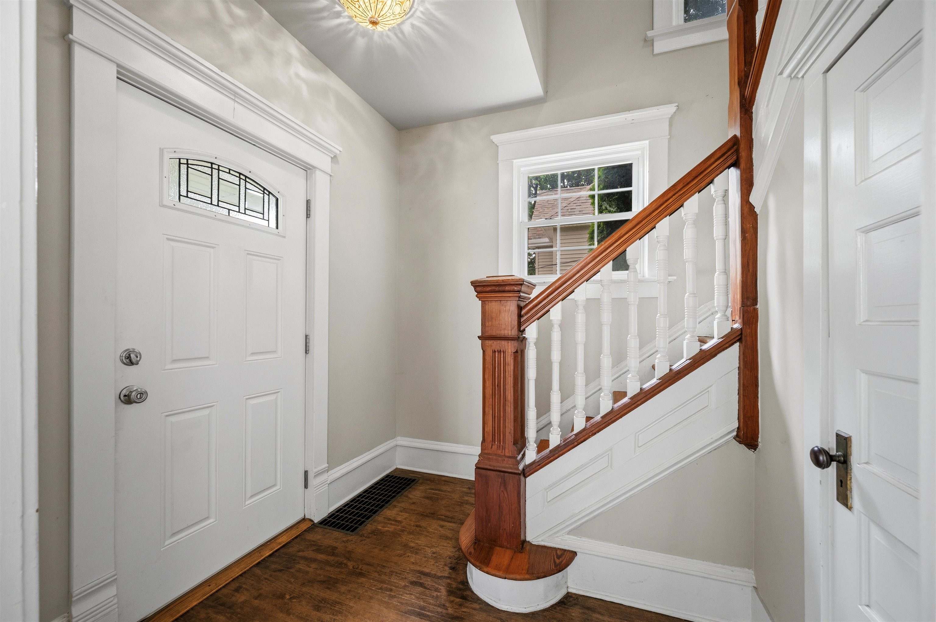 507 Parish Street Delavan, WI 53115 - Photo 4 of 37