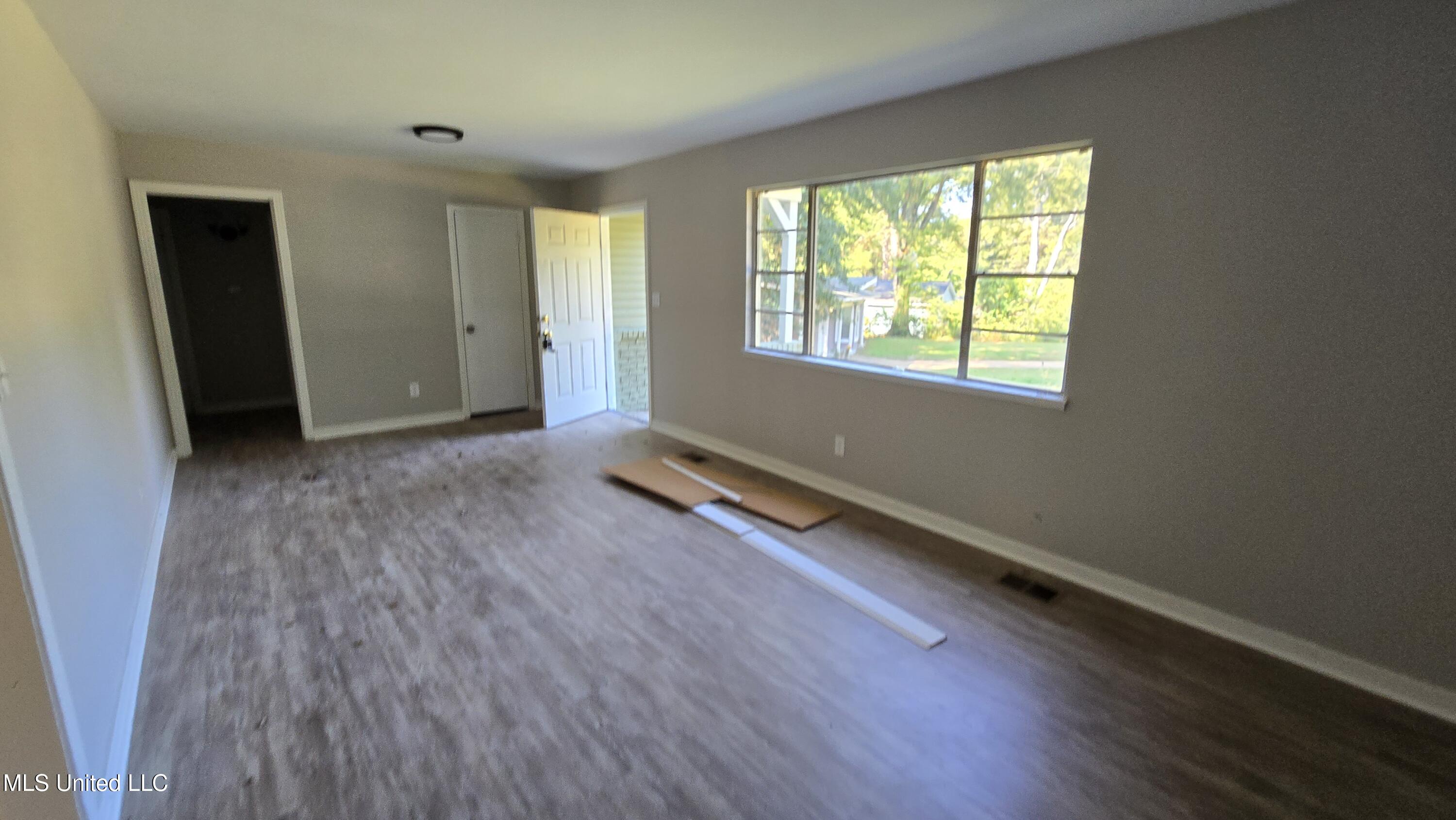 4560 Kirkley Circle Jackson, MS 39206 - Photo 4 of 16 20250919_102057