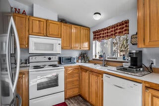 15176 Southeast Cayuse Road Prineville, OR 97754 - Photo 13 of 47 JH5_3119