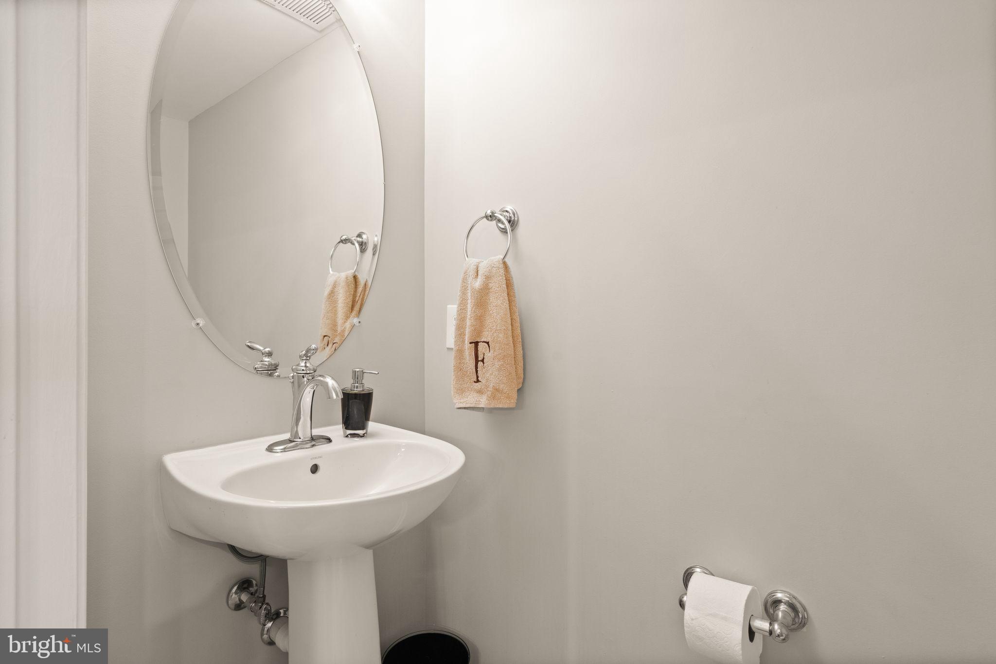 42793 Burrell Square Ashburn, VA 20147 - Photo 16 of 39 Main level bathroom