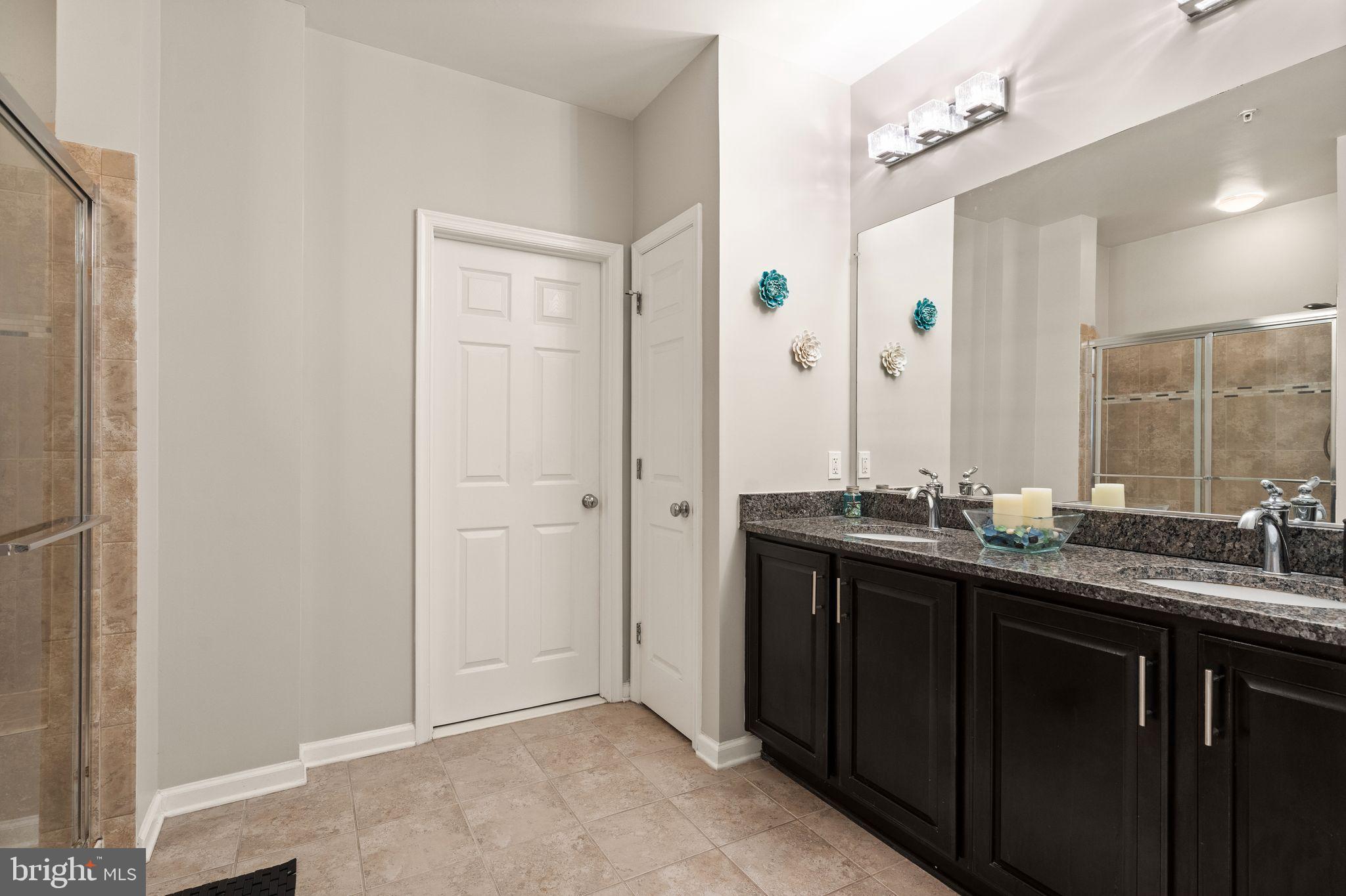 42793 Burrell Square Ashburn, VA 20147 - Photo 21 of 39 Primary bathroom