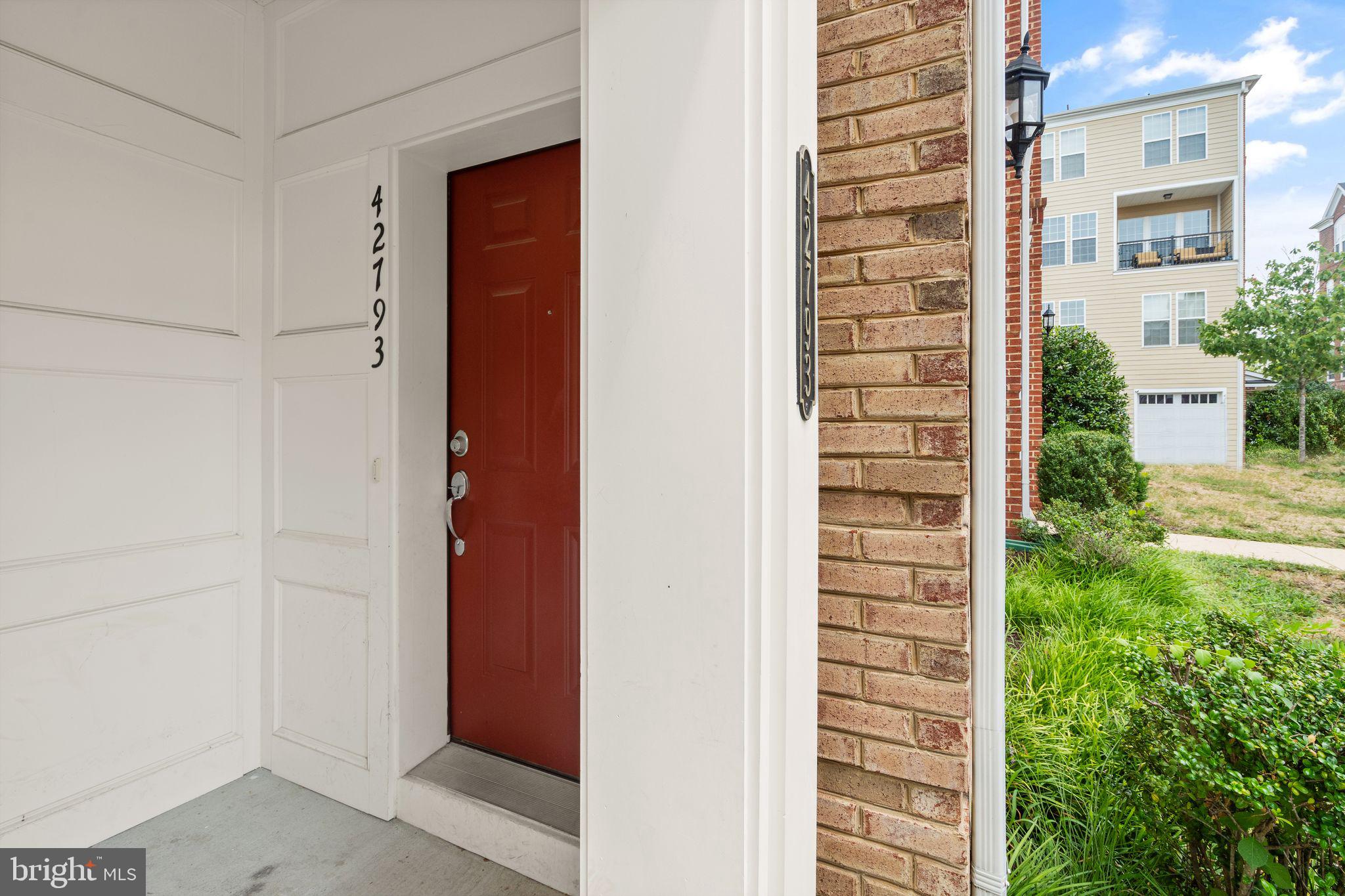 42793 Burrell Square Ashburn, VA 20147 - Photo 5 of 39 Front Door