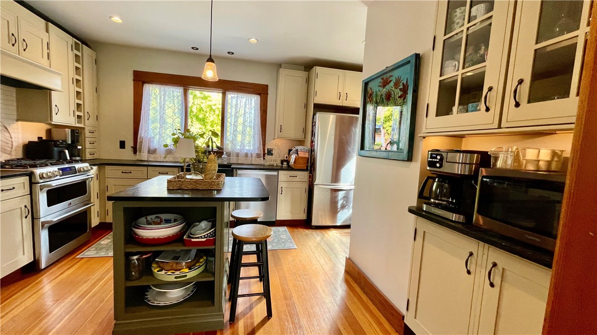 11 White Street Newport, RI 02840 - Photo 11 of 31