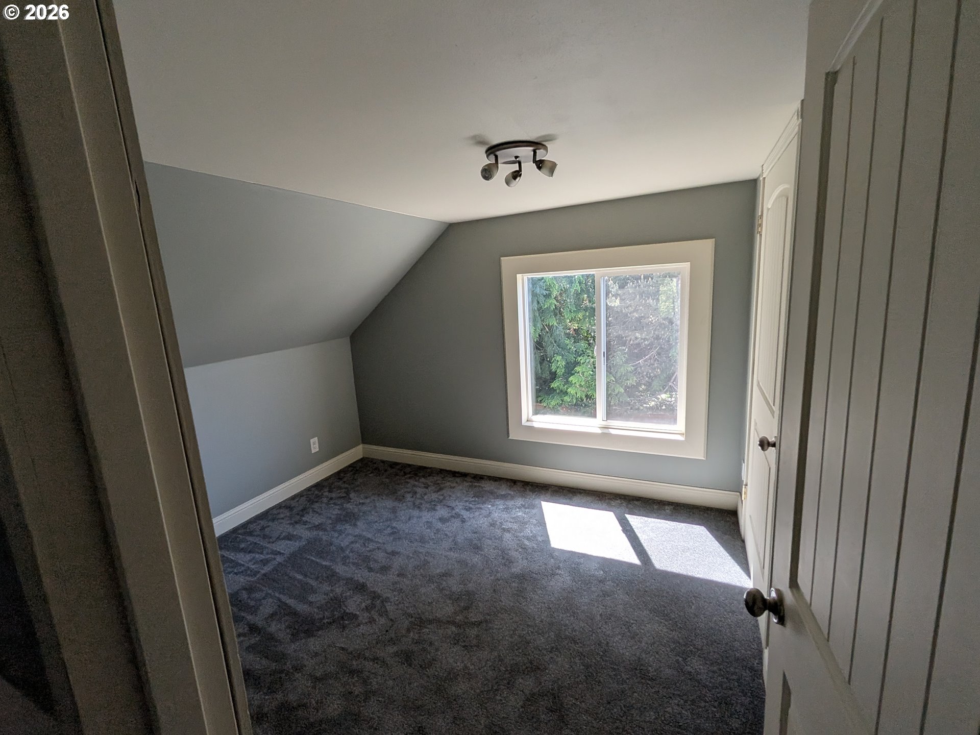 19149 South South End Road Oregon City, OR 97045 - Photo 9 of 16