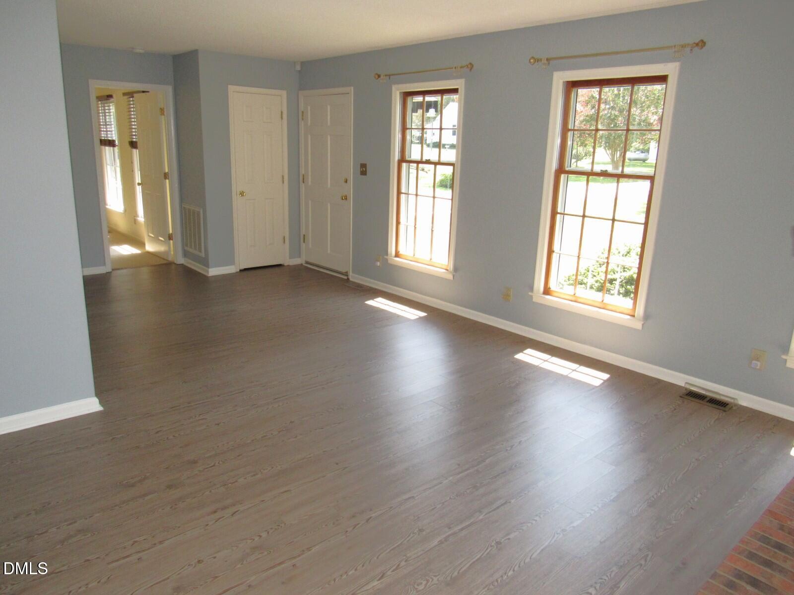 1290 Spring Valley Road Henderson, NC 27537 - Photo 13 of 71 Living room