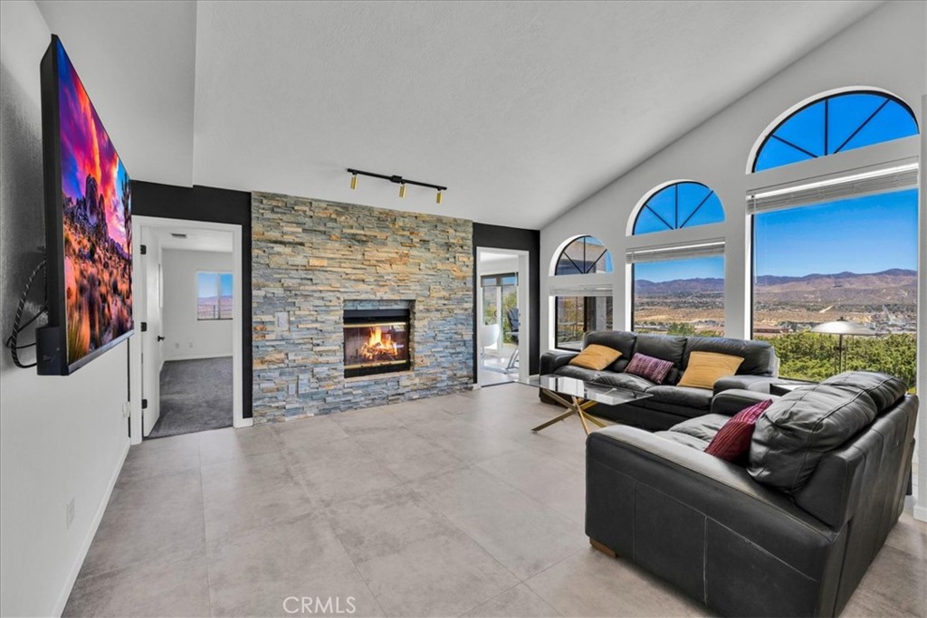 6177 Mandarin Road Yucca Valley, CA 92284 - Photo 4 of 58