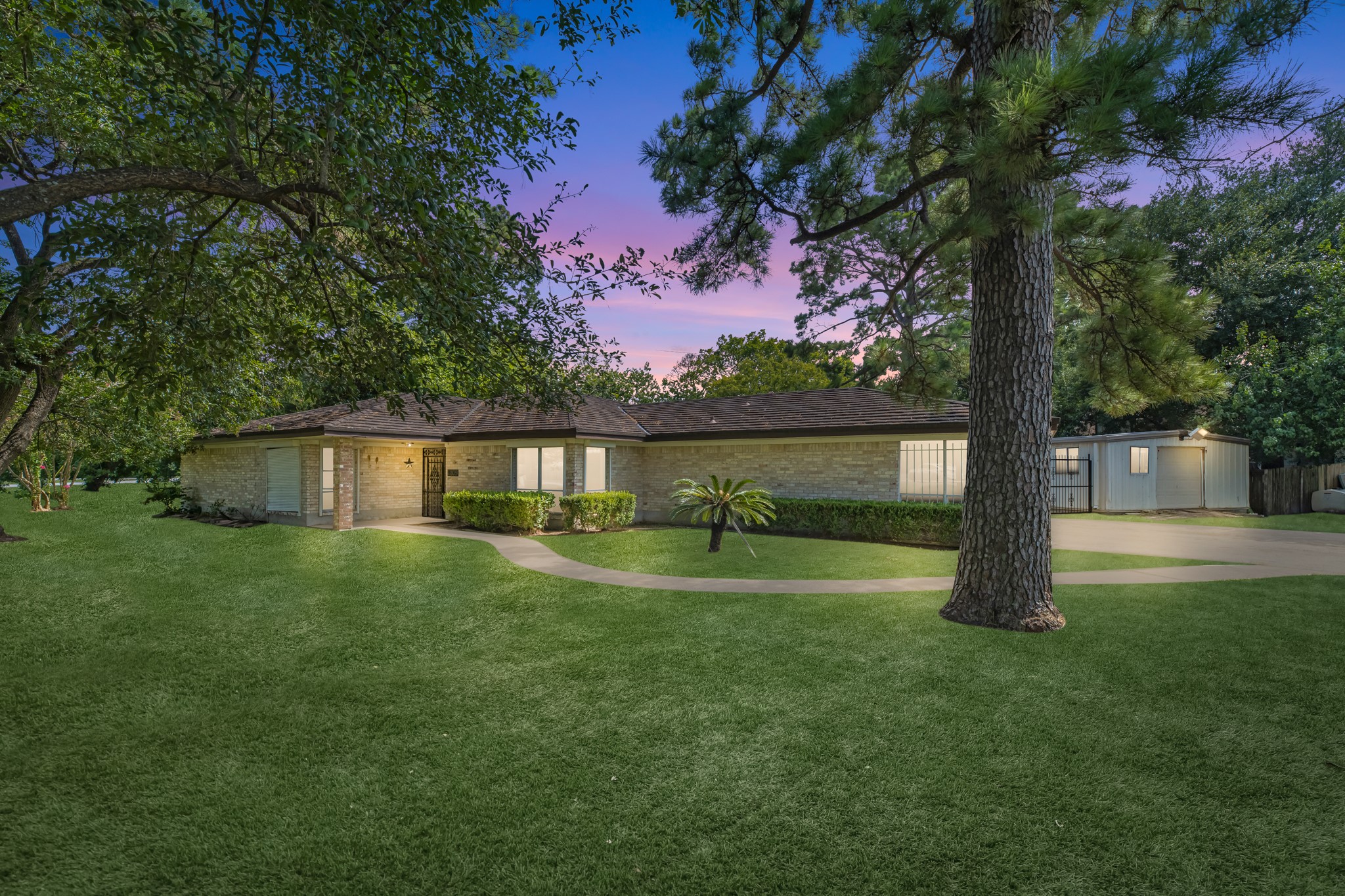 1109 Becker Street Channelview, TX 77530 - Photo 43 of 43 a view of a backyard with a garden
