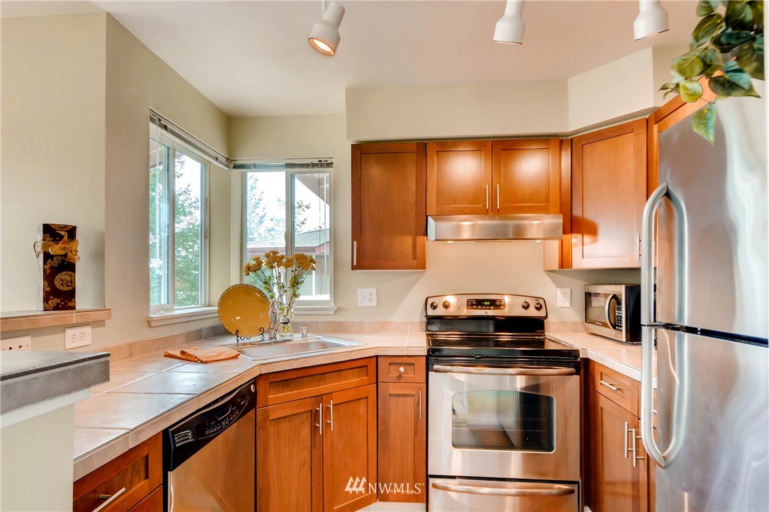 3921 243rd Place Southeast, Unit J303 Bothell, WA 98021 - Photo 4 of 18 Gallery Image 4