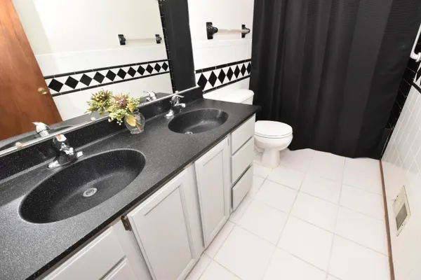 $274,900 | 1125 West Lloyd Street, Milwaukee, WI 53205