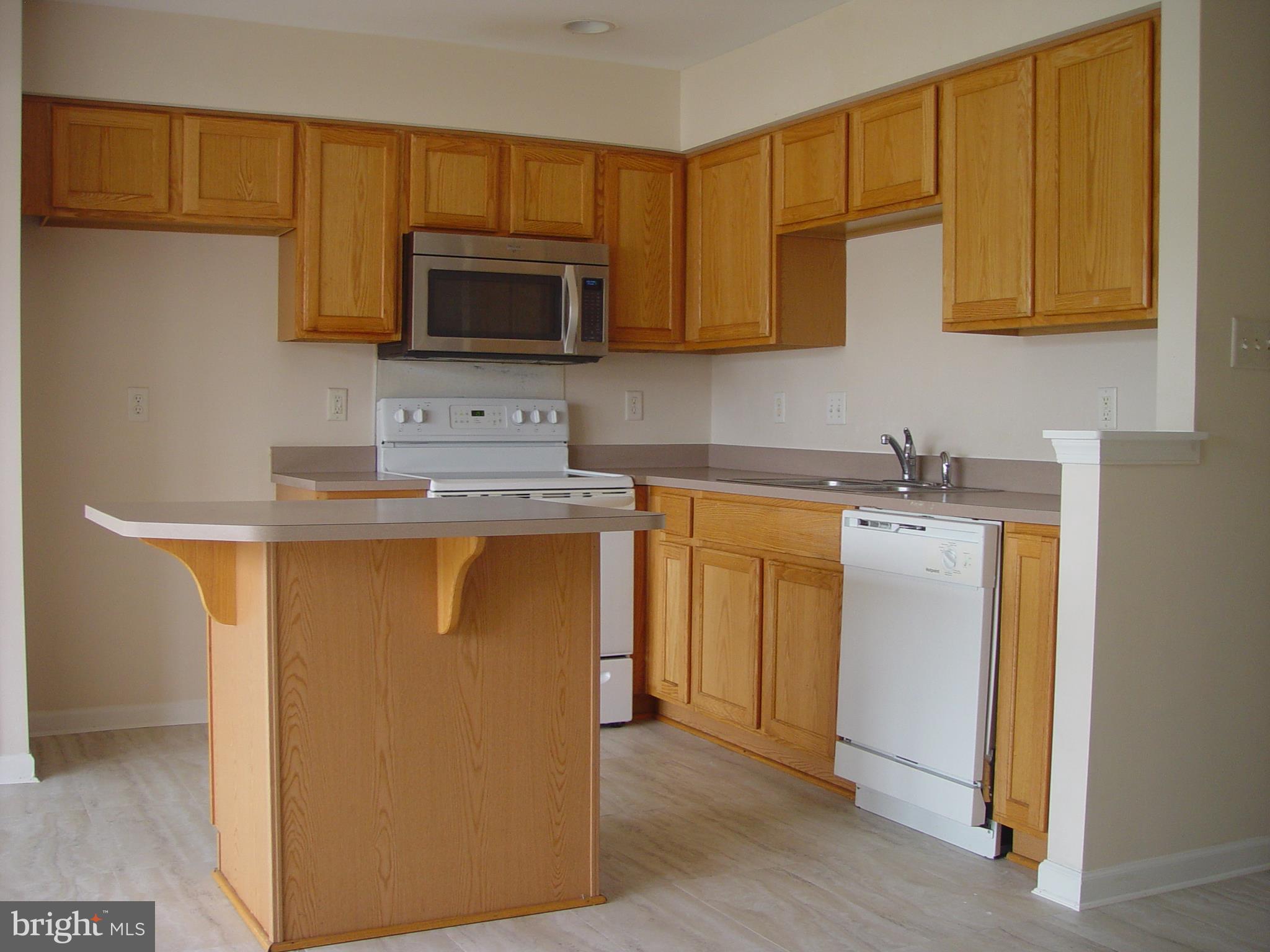 2102 Orchard View Road Reading, PA 19606 - Photo 3 of 21 kithen