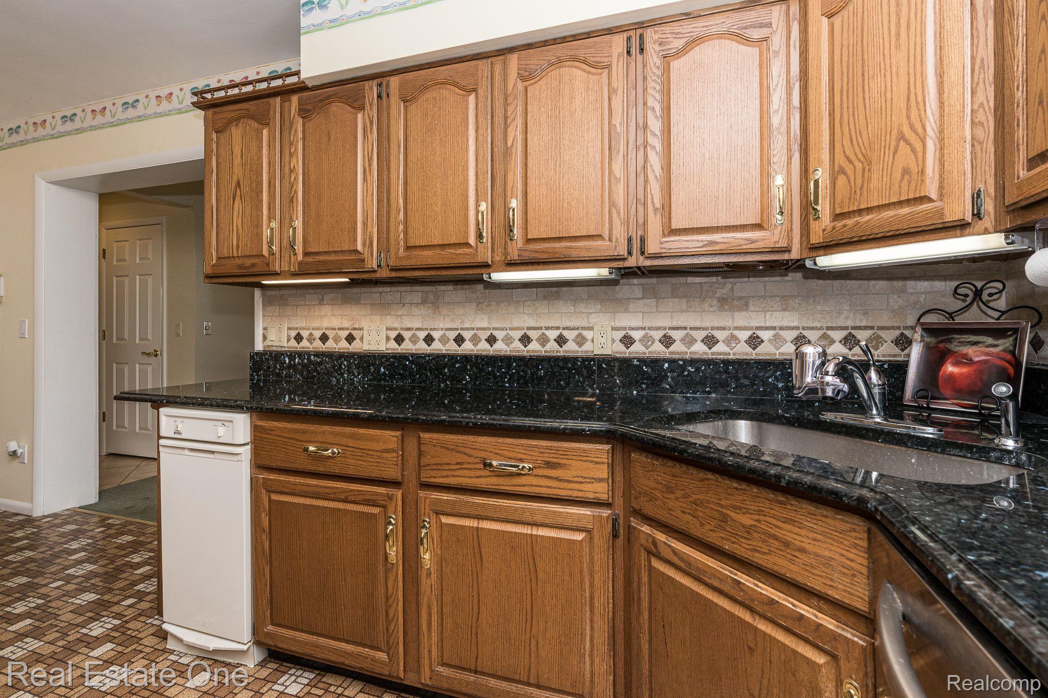 129 Texas Avenue Rochester, MI 48309 - Photo 21 of 50 Gallery Image 21