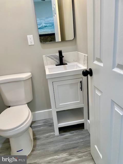 4041 West Cold Spring Lane Baltimore, MD 21215 - Photo 15 of 37 a bathroom with a toilet a sink and mirror