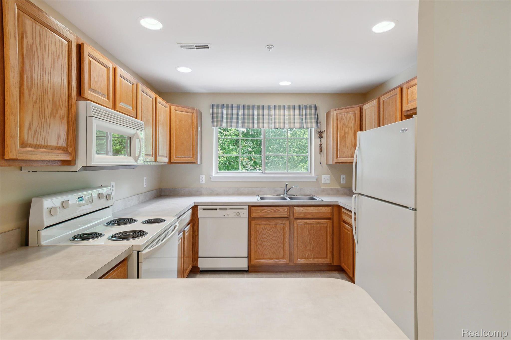 16964 Farmington Road Livonia, MI 48154 - Photo 9 of 38 Gallery Image 9