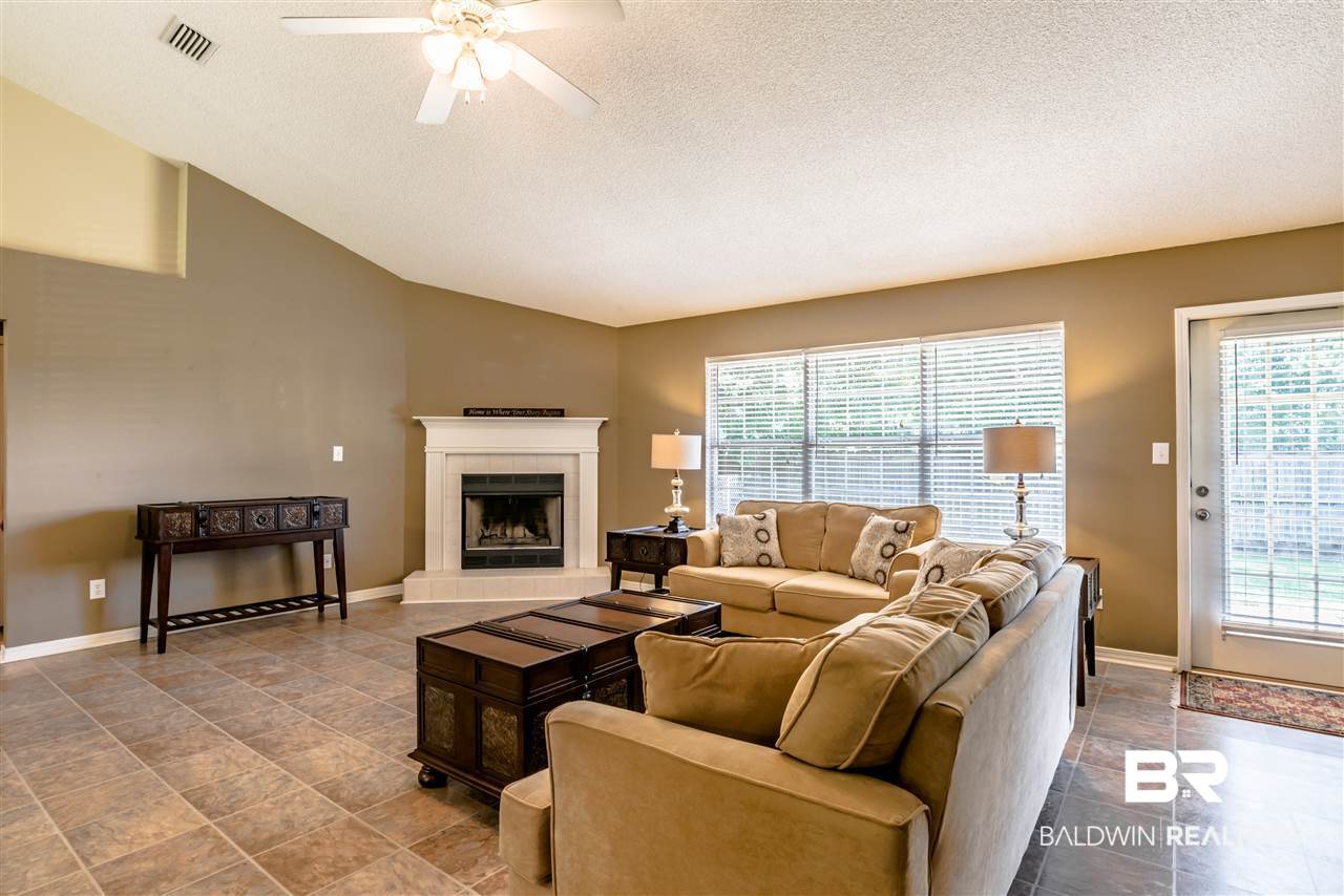 421 Dumoine Drive Foley, AL 36535 - Photo 3 of 16