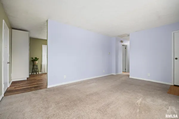 $153,000 | 806 South Livingston Street, Bloomington, IL 61701