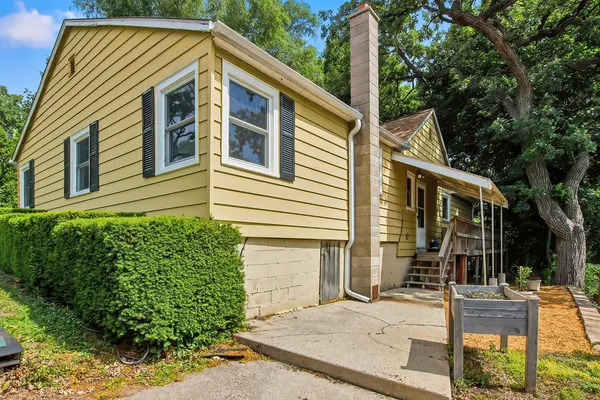 $289,900 | 33834 Hillcrest Drive, Burlington, WI 53105