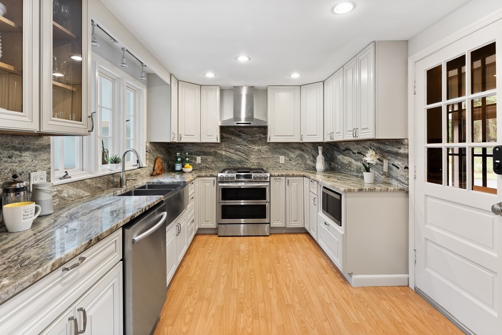 20 Birch Road Andover, MA 01810 - Photo 6 of 42 Gallery Image 6
