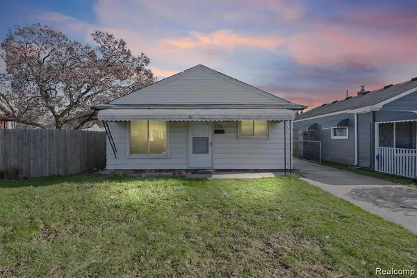 $1,500 | 2552 Emogene Street, Melvindale, MI 48122