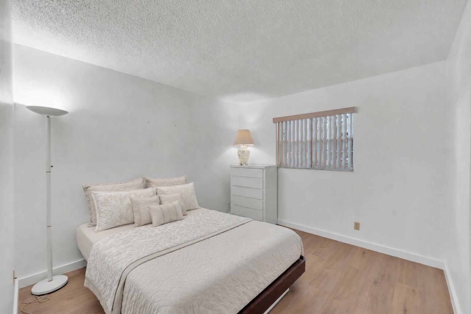 301 Cambridge Road, Unit 202 Hollywood, FL 33024 - Photo 23 of 38 Guest Bedroom