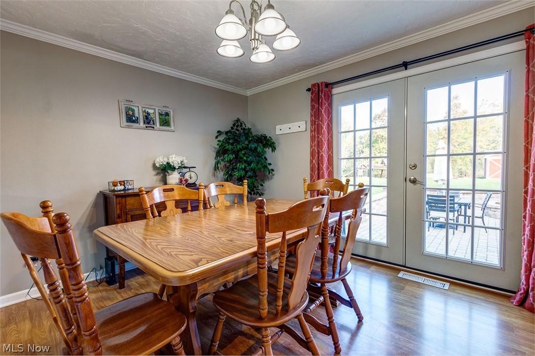 16192 Mayfield Road Huntsburg, OH 44046 - Photo 13 of 33 Large dining area