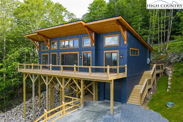 a view of a house with backyard and porch