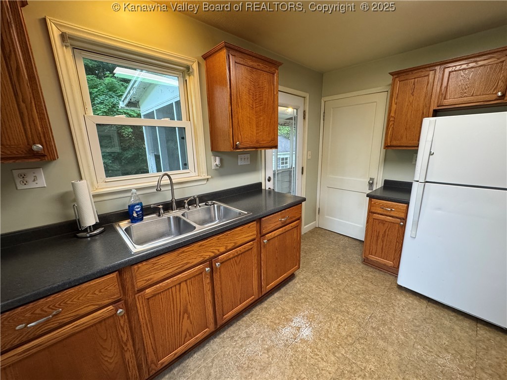 913 Charleston Road Point Pleasant, WV 25550 - Photo 14 of 37 Gallery Image 14