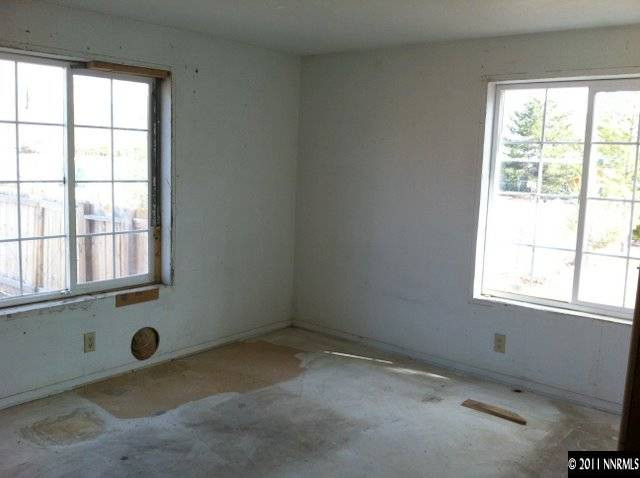 17865 Cold Springs Drive Reno, NV 89508 - Photo 6 of 13 an empty room with a window